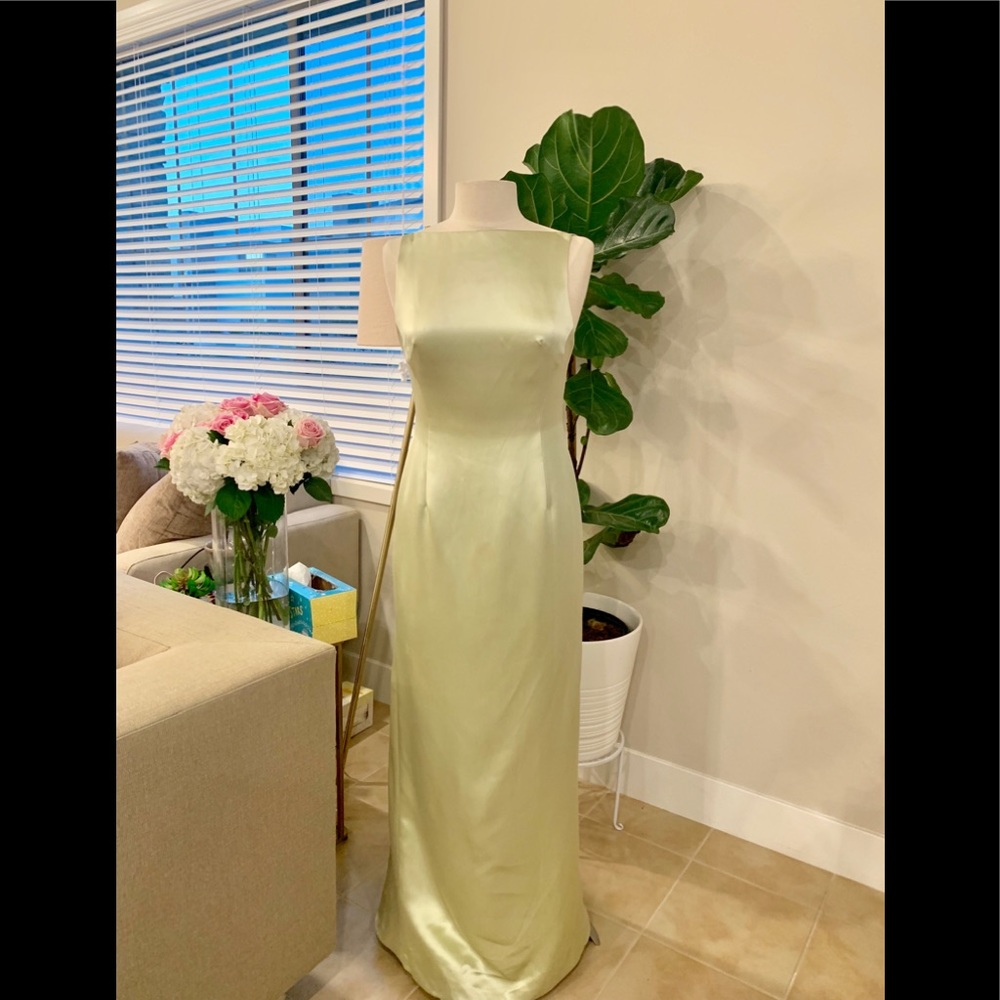 Nicole Miller Silk open back formal gown sz6 green